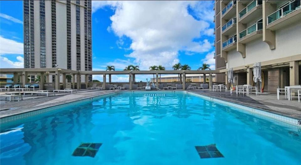 Ala Moana Hotel by Final Form 21/24