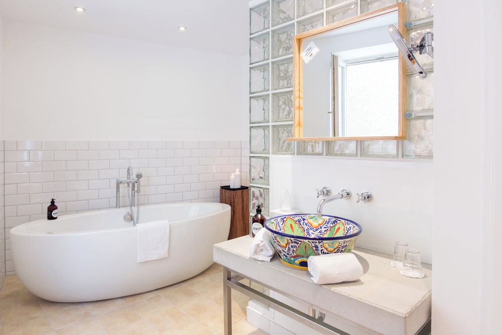 جناح جونيور بسرير كوين، Grand Hotel Wiesler 5/5