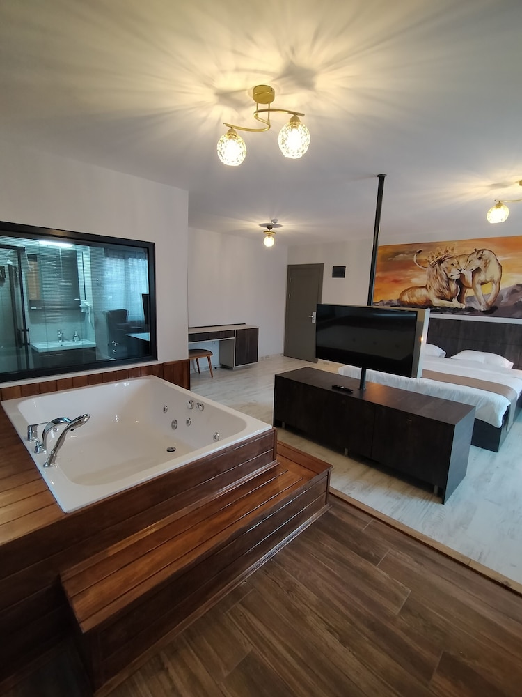 Sar-Per Suites & Hotel 25/31