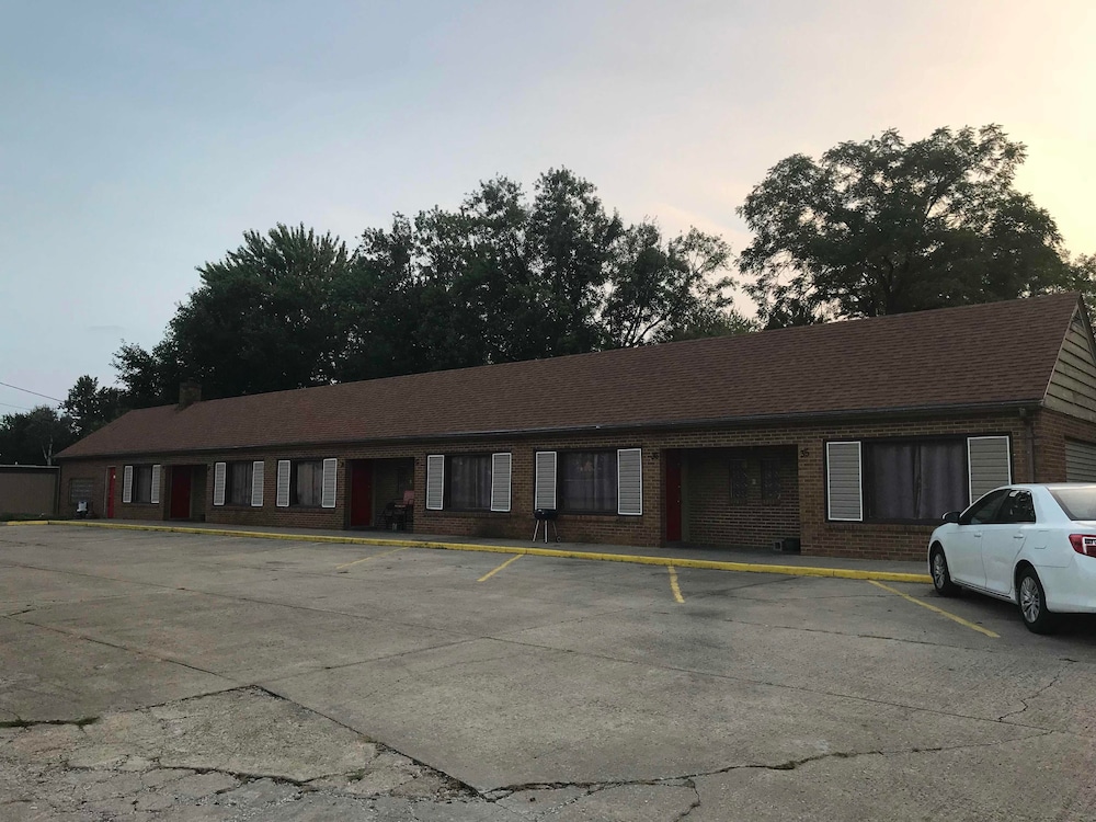 Budget Host Village Inn 20/22