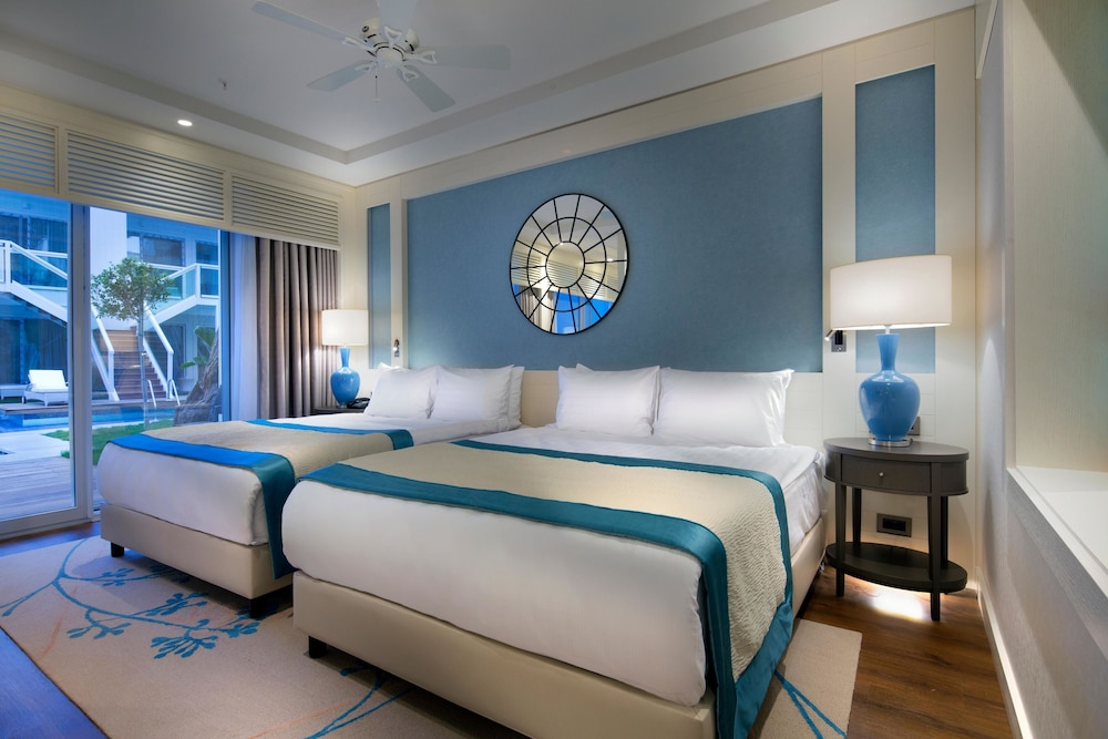 Pool, Luxury, Suite, 2 Double Beds, Ground Floor