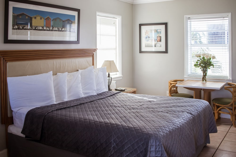 ROOM, KING BED