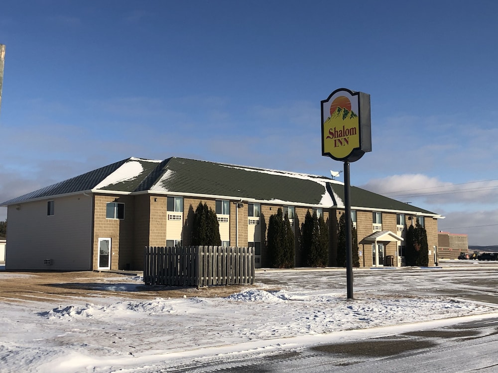 Super 8 Bottineau 4/24