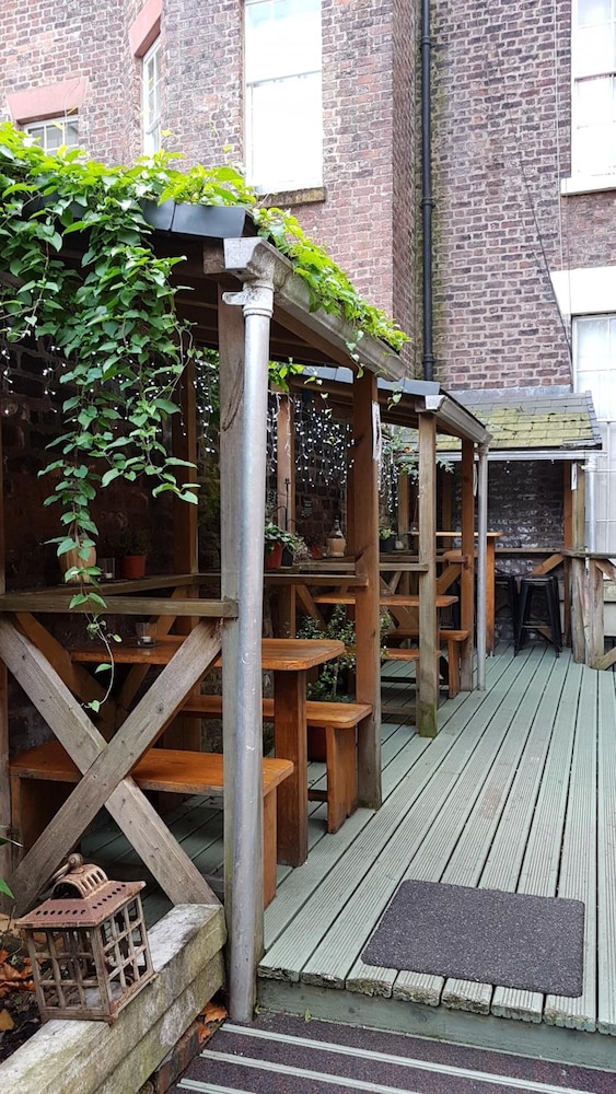 Embassie Backpackers Liverpool 3/41