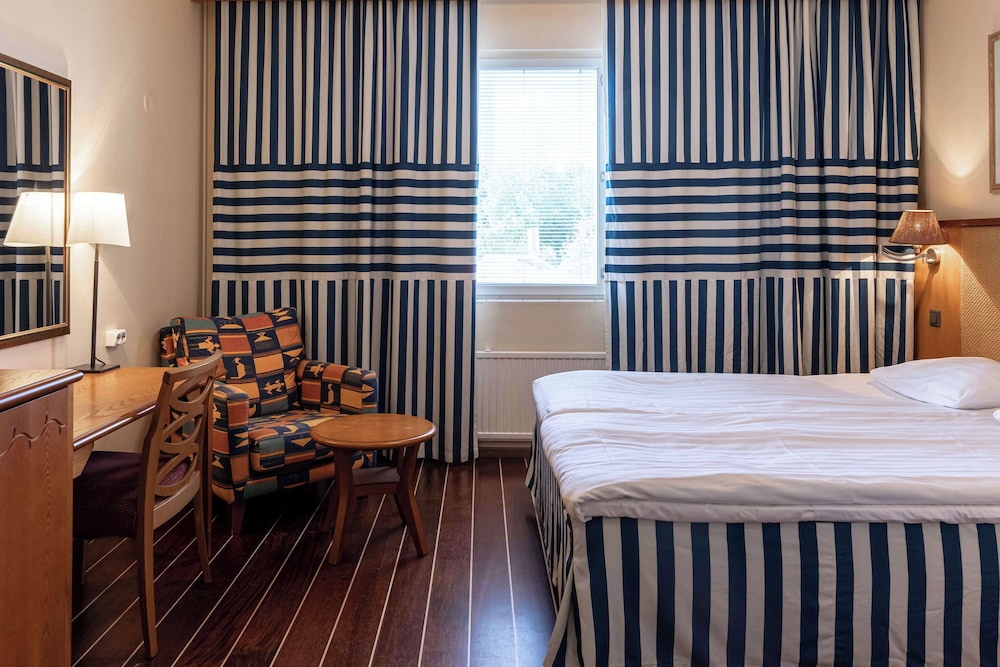 Economy, King Bed