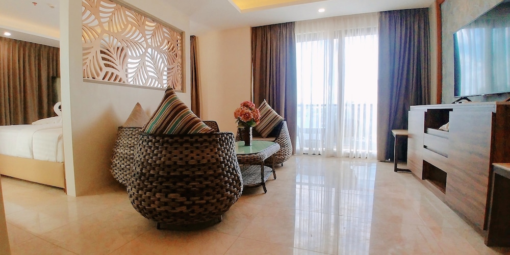 Boracay Ocean Club Beach Resort 59/77