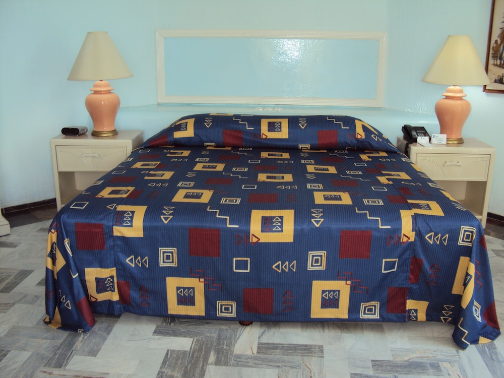 Acapulco Malibu 4/49