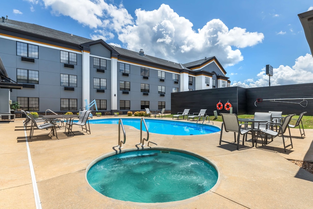 Best Western Prime Inn & Suites 26/29