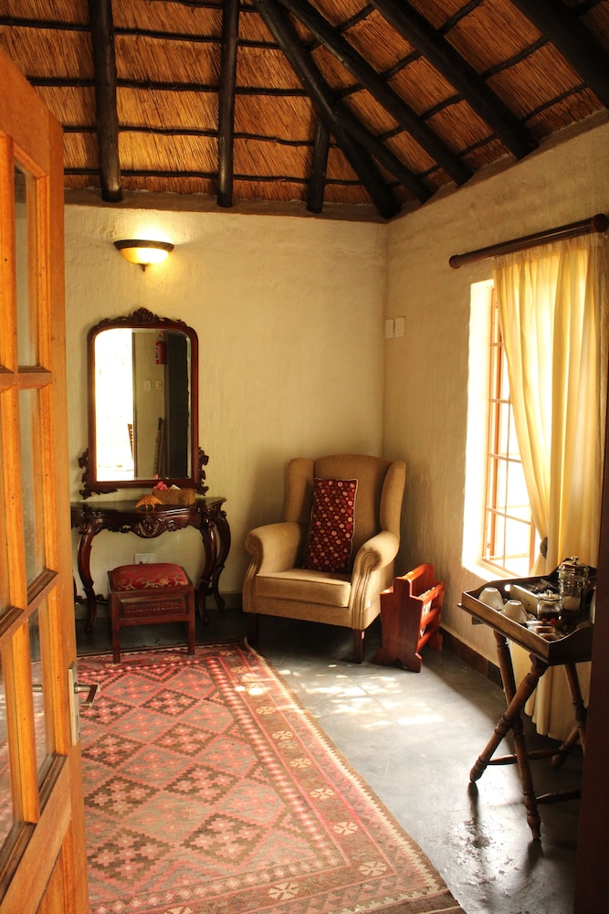 Shikwari Bush Lodge &amp; Pangolin Bush Camp 24/50