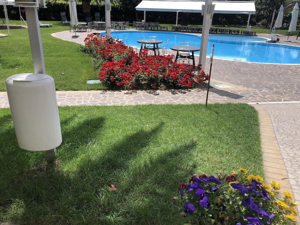 Hotel Restaurant Dragonara 59/65