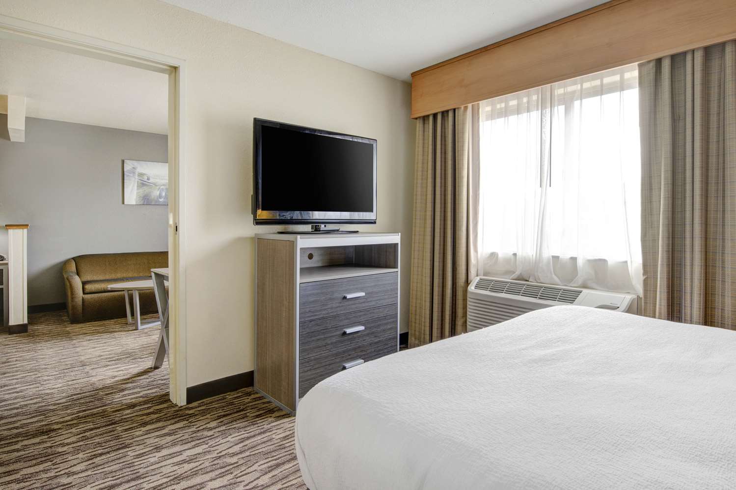 Best Western Plus Peppertree Airport Inn 13/57