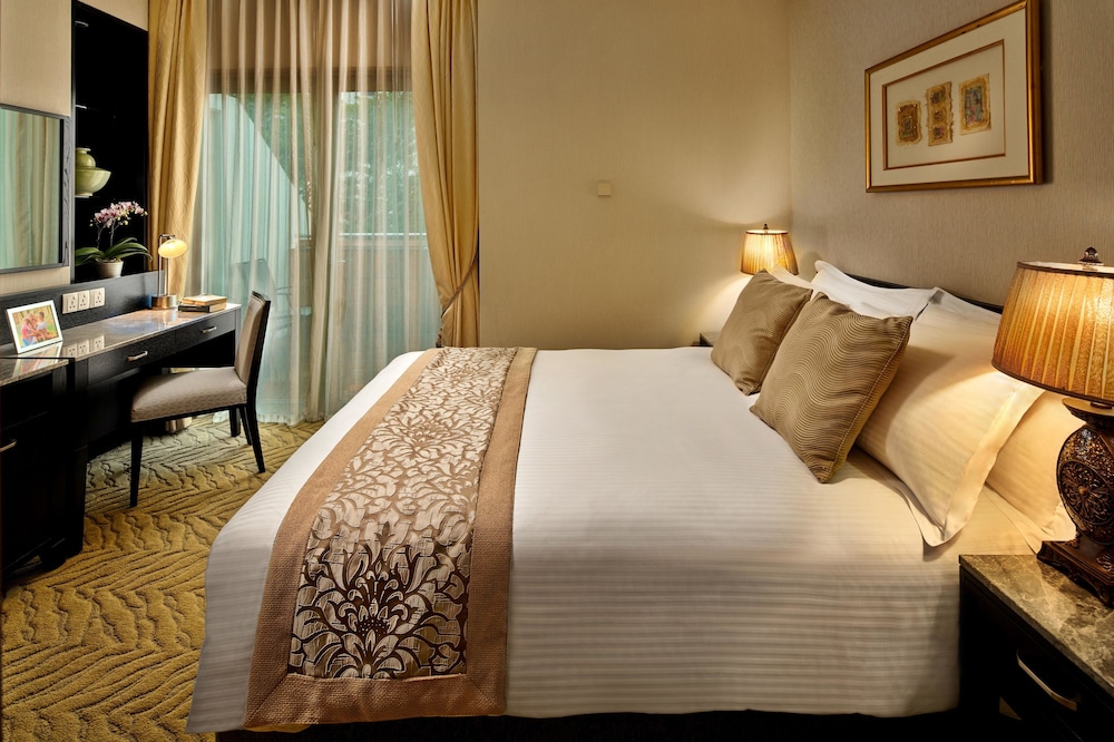 TREETOPS EXECUTIVE RESIDENCES 10/71