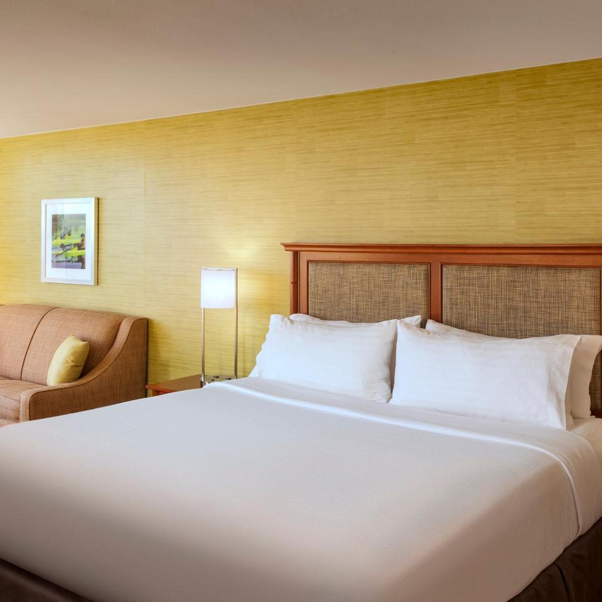 Premium, King Bed, with View, Corner