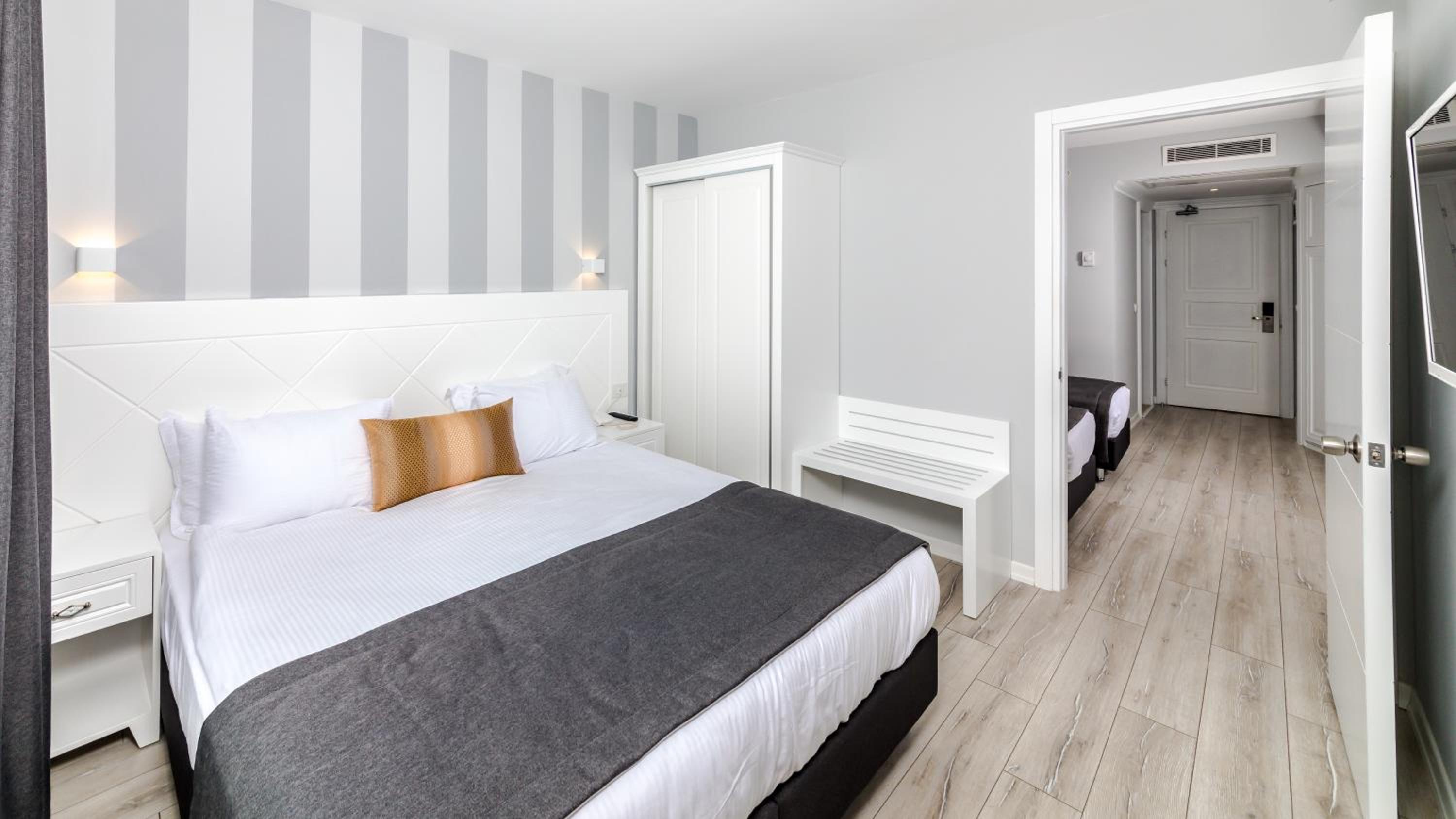 Family, Double and Twin Beds