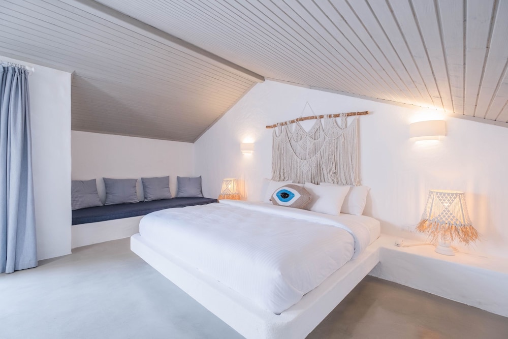 COMFORT, PENTHOUSE, KING BED, MOUNTAIN VIEW, JETTED TUB