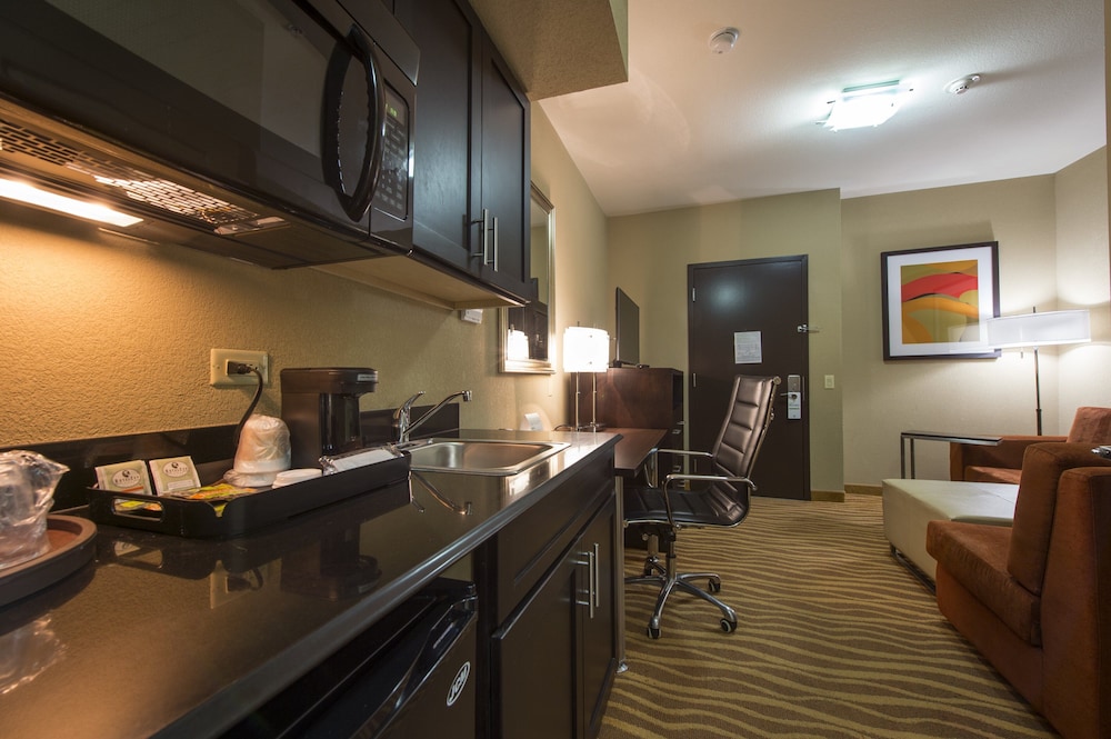 DoubleTree by Hilton Houston Westchase 38/39
