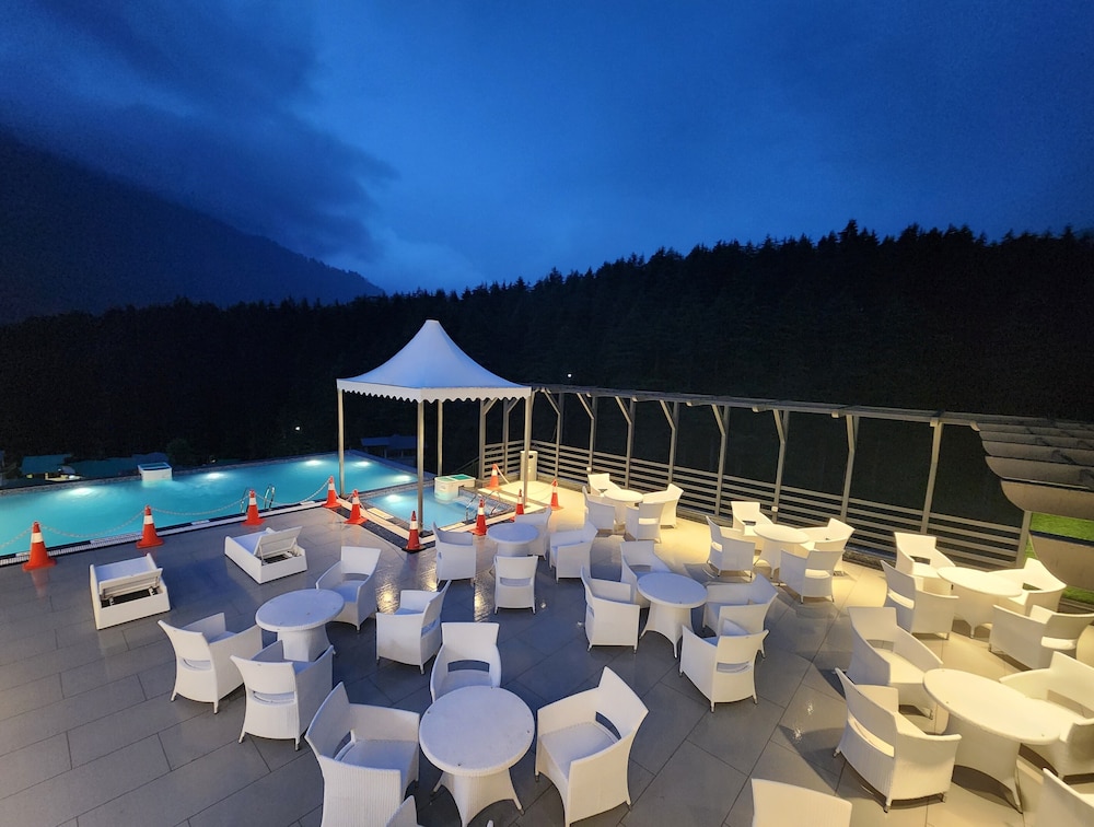 The Orchard Greens Resort 44/48