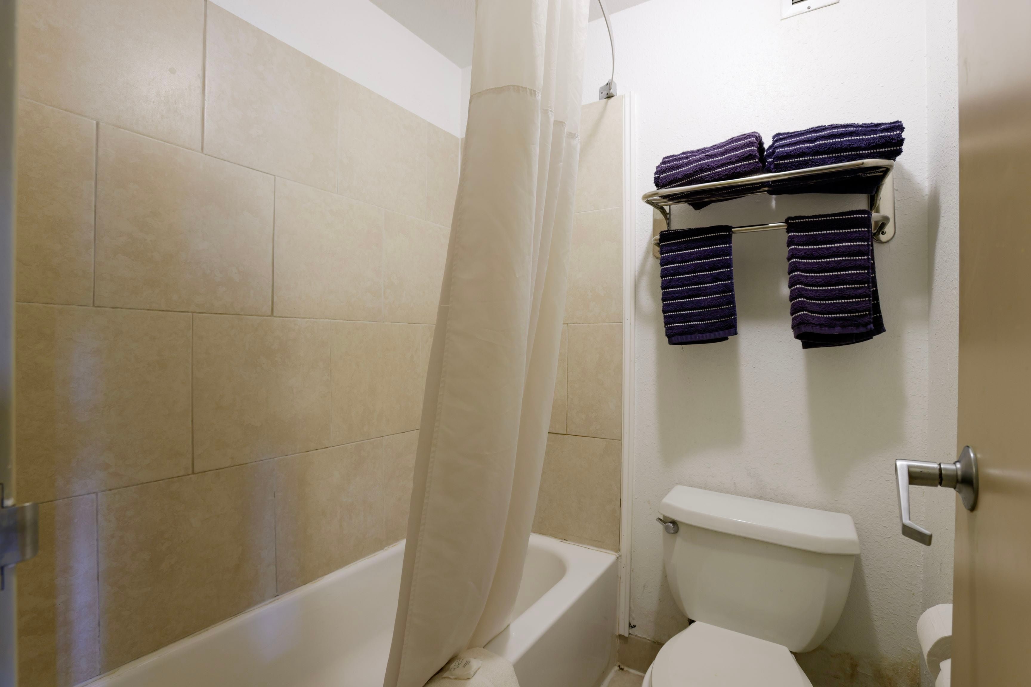 Copley Inn & Suites By OYO Akron OH 72/74
