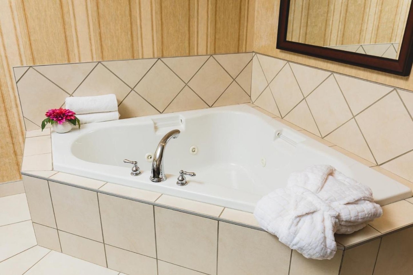 Redwood Inn Suites Grande Prairie 60/61