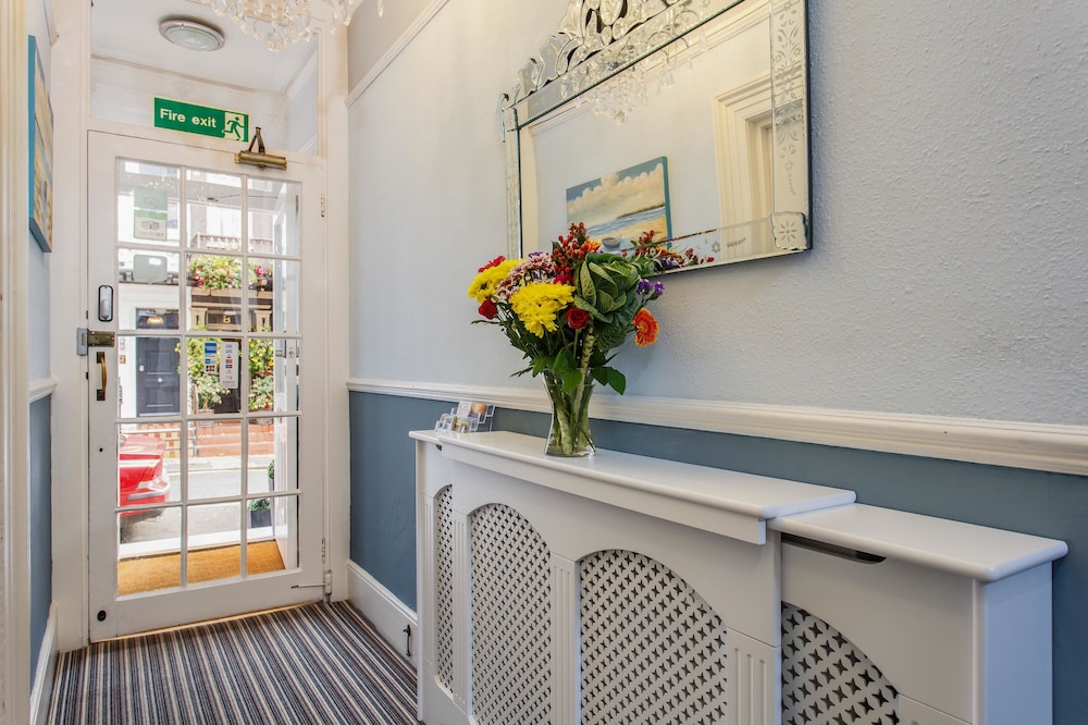 Brighton Surf Guest House 4/50