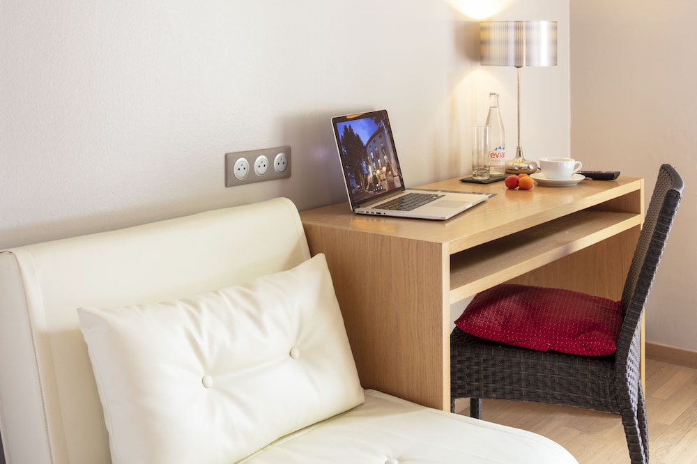 HOTEL LA CHAUMIERE 17/32