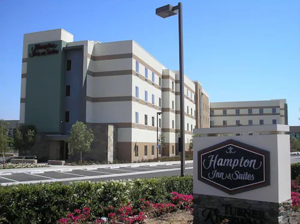 Hampton Inn Suites Riverside Corona East 3/66