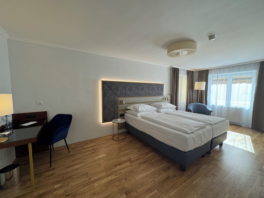 غرفة ديلوكس بسرير كوين، Hotel Secession an der Oper 6/10