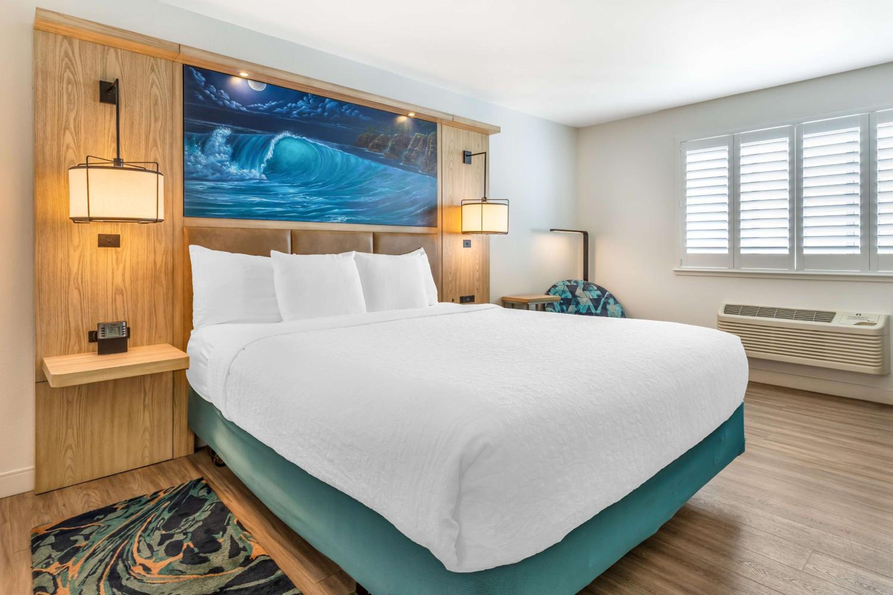 Suite, King Bed, Accessible