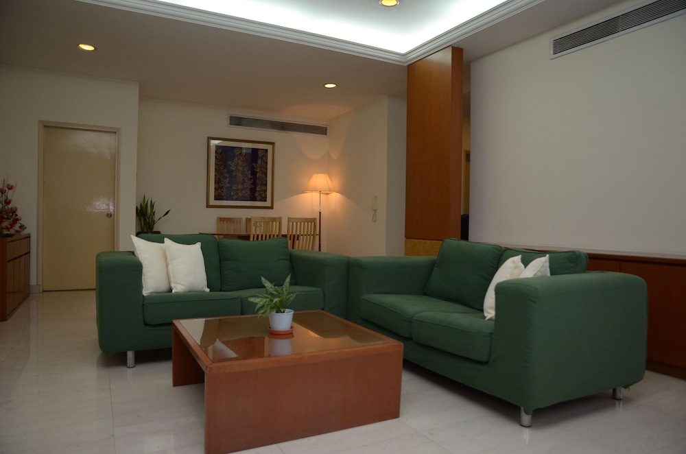 THE MAPLE SUITE 26/50