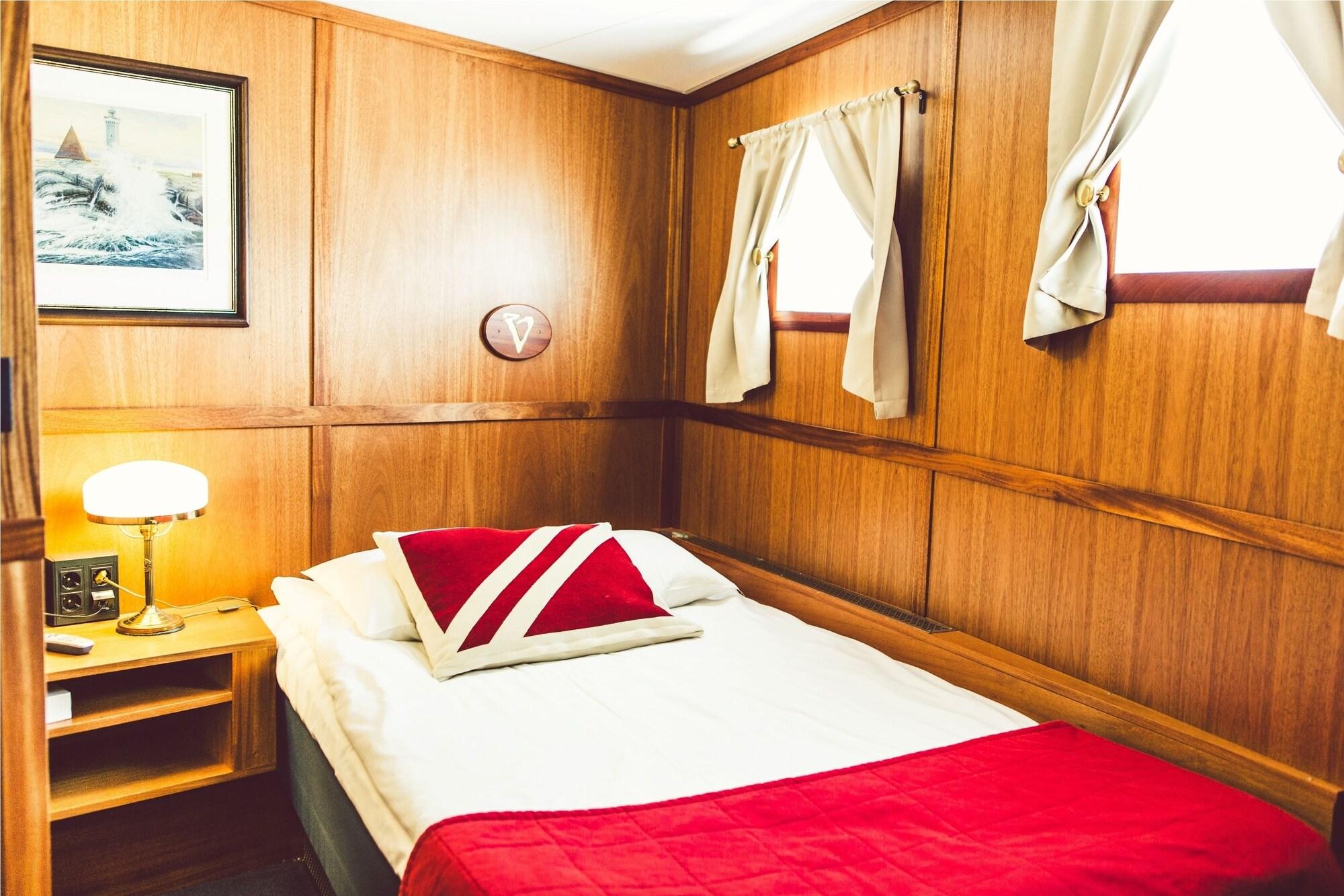 Economy, Single, Shared Bathroom