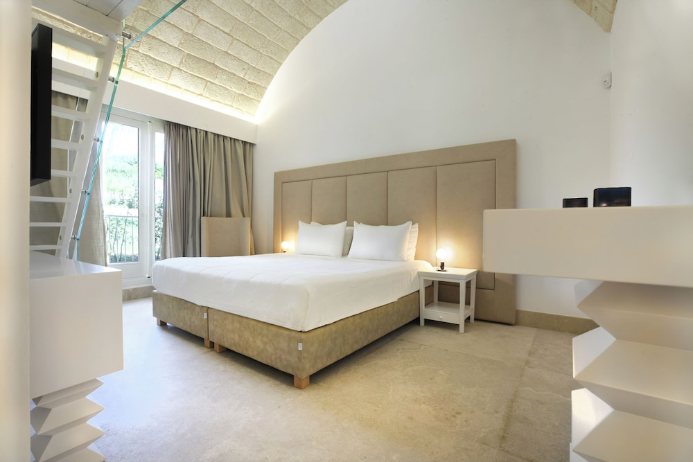 SUPERIOR, DOUBLE OR TWIN BED