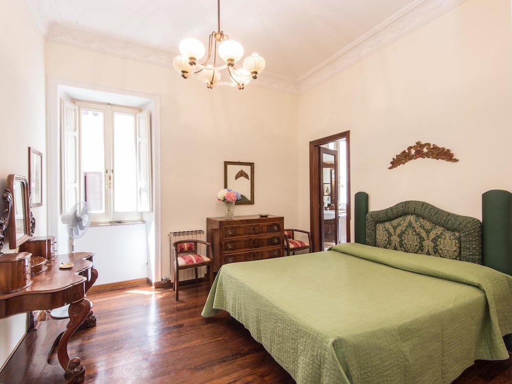 RSH Spanish Steps Luxury Apartment 11/44
