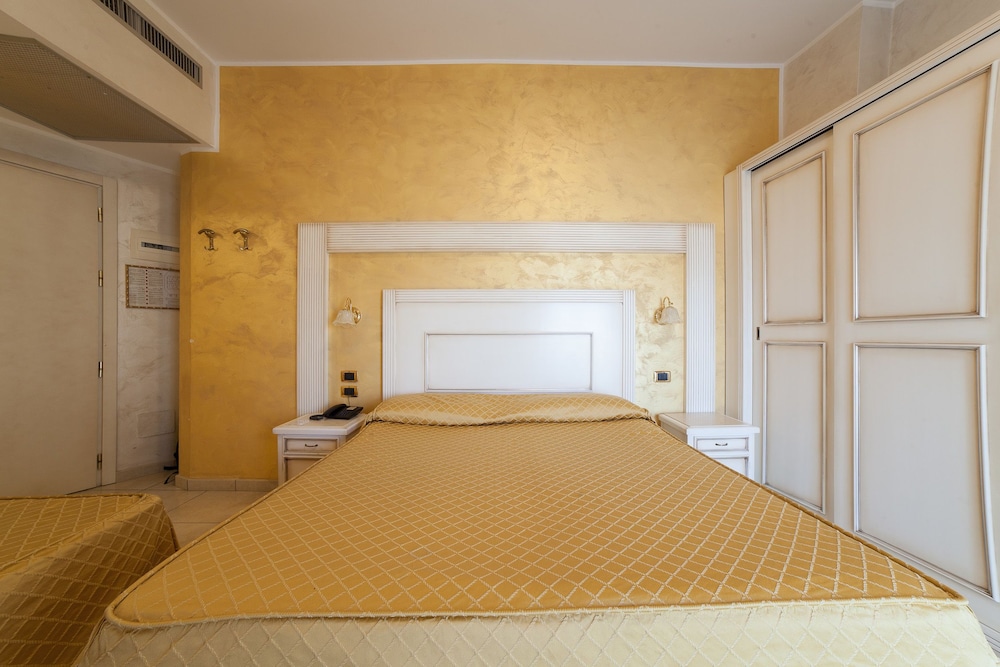 Hotel Diplomat Palace 7/18