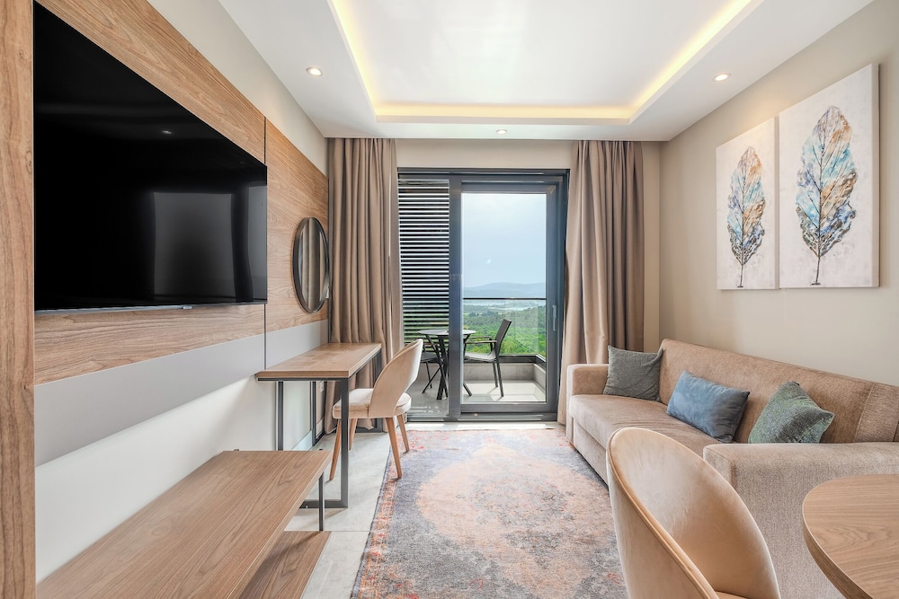 Montenegro Lodge 23/50