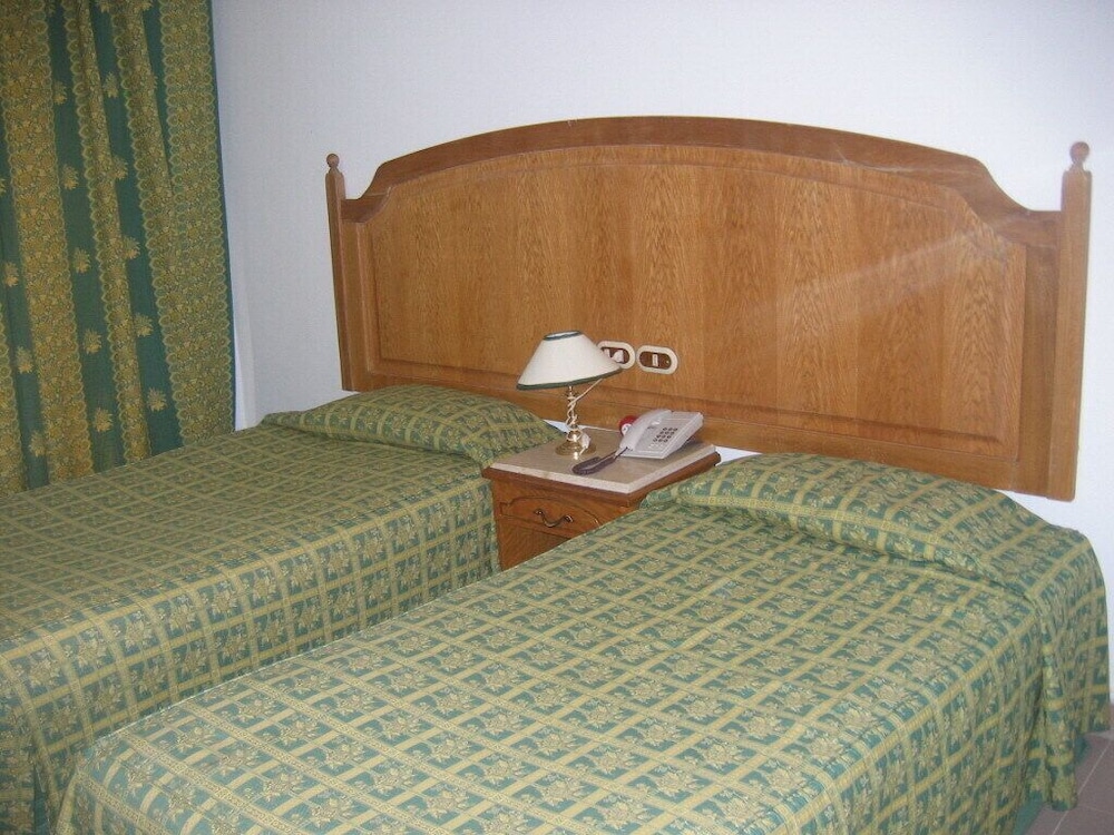 Catherine Plaza 27/48