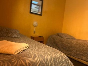 Basic, Twin Beds