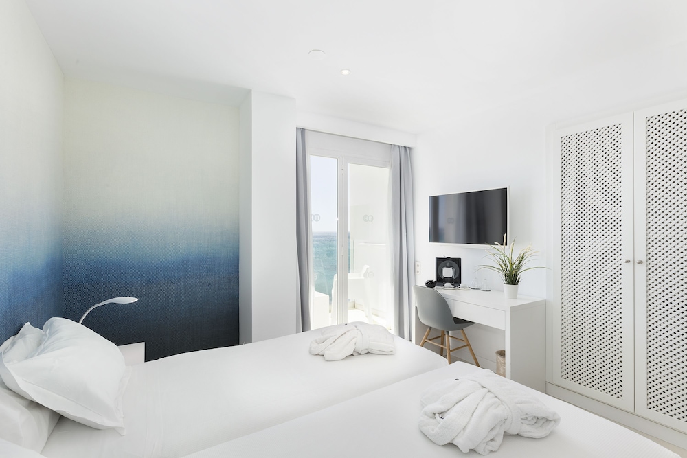 Swim Up, Premium, Twin Beds, Sea View, Balcony