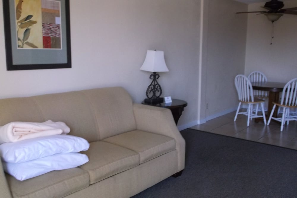 Days Inn & Suites by Wyndham Lake Okeechobee 31/50