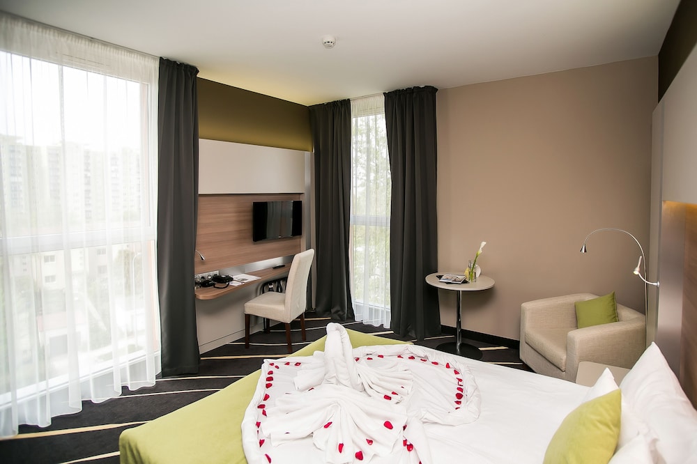 Best Western Plus Lakeside Hotel 39/58