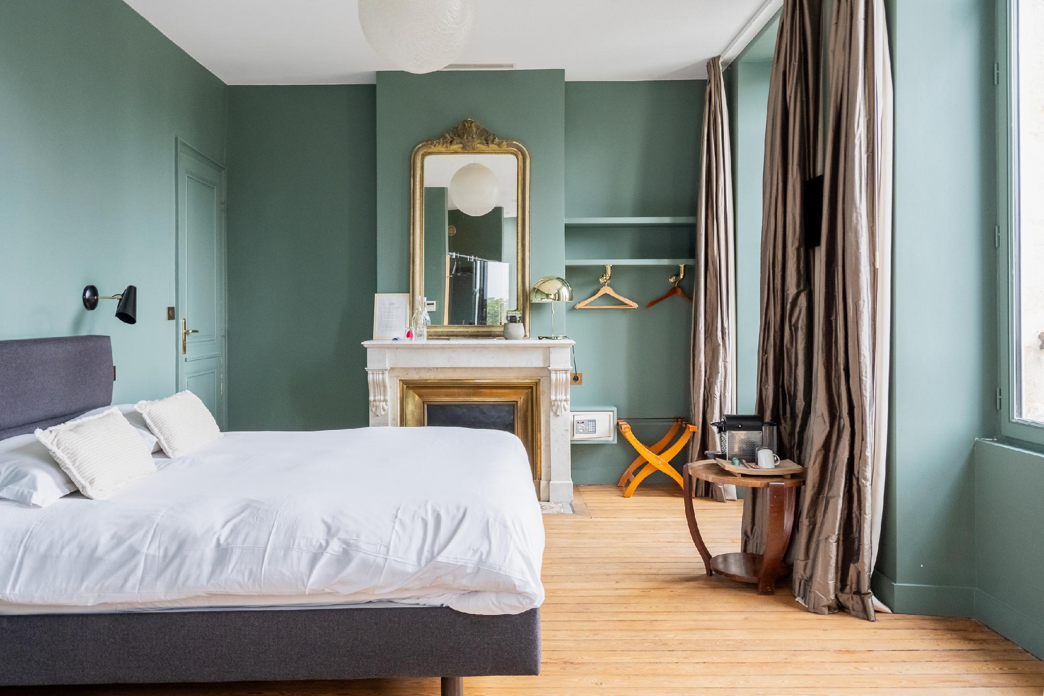 Garden, Superior, Double Bed, City View