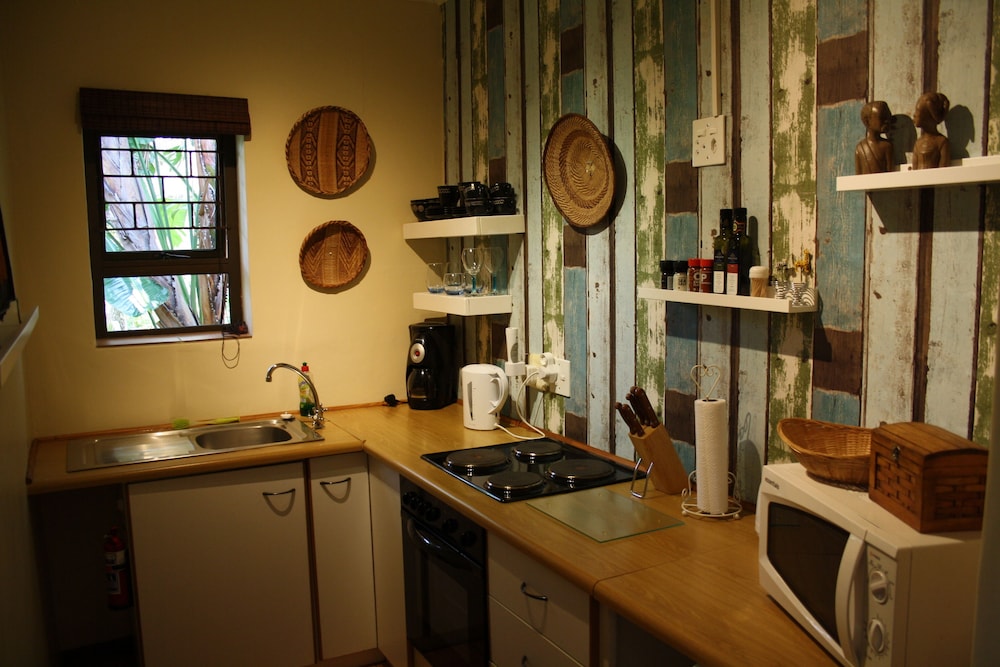 Khashamongo Guesthouse 50/50