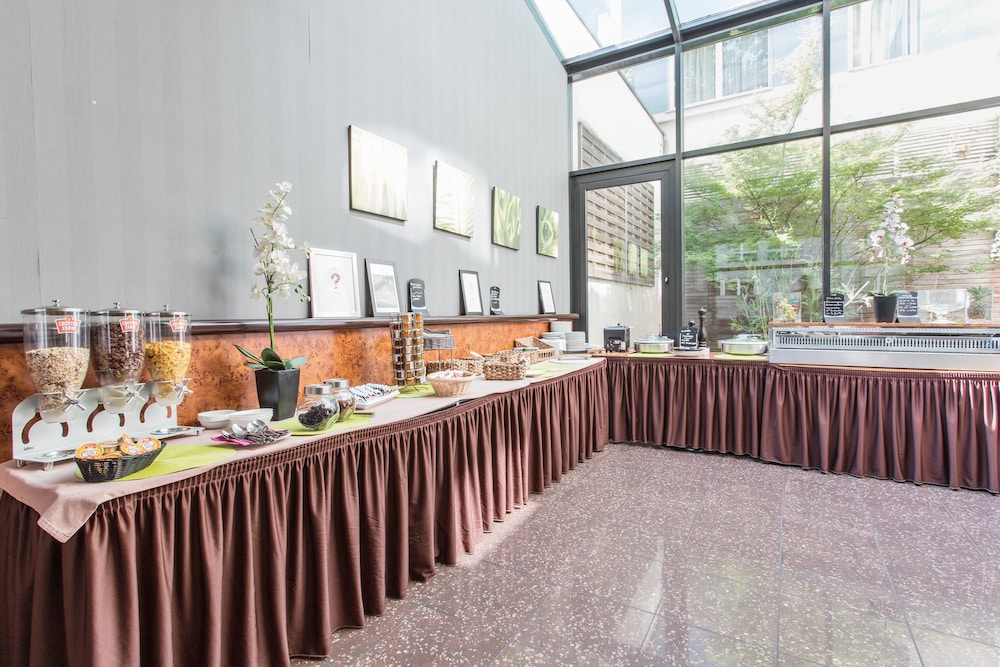 restaurant cafeteria