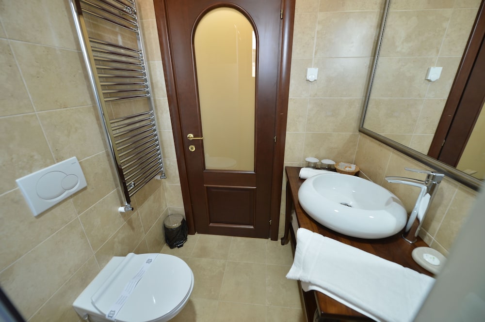 Noblesse Boutique Hotel 17/57