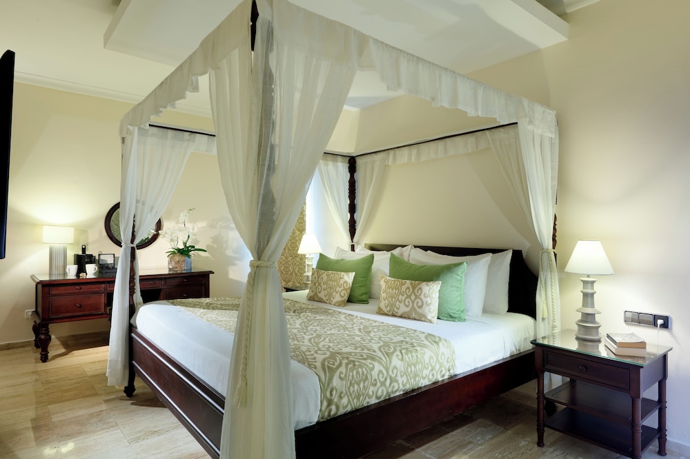 Master, Suite, Single, King Bed, Sofa