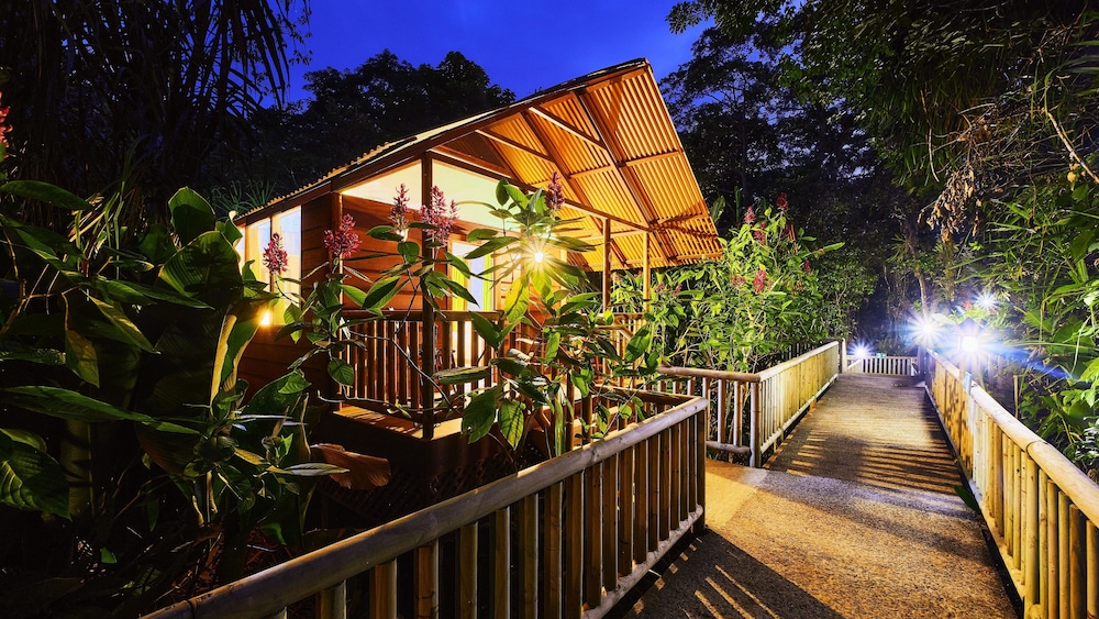 ANINGA LODGE 3/58