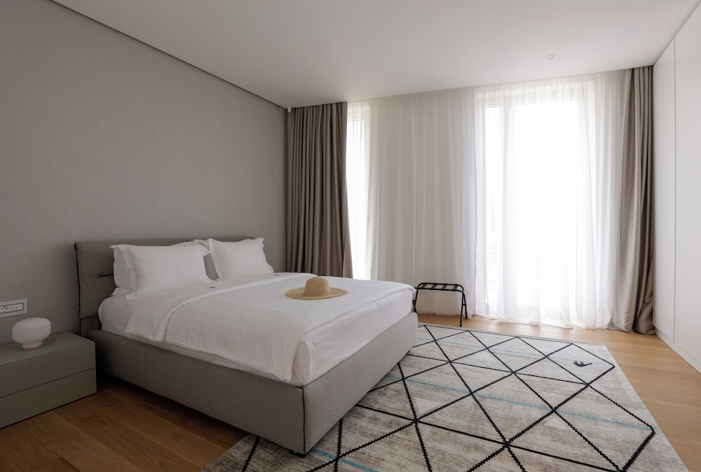 2 BEDROOMS, APARTMENT, PARTIAL OCEAN VIEW