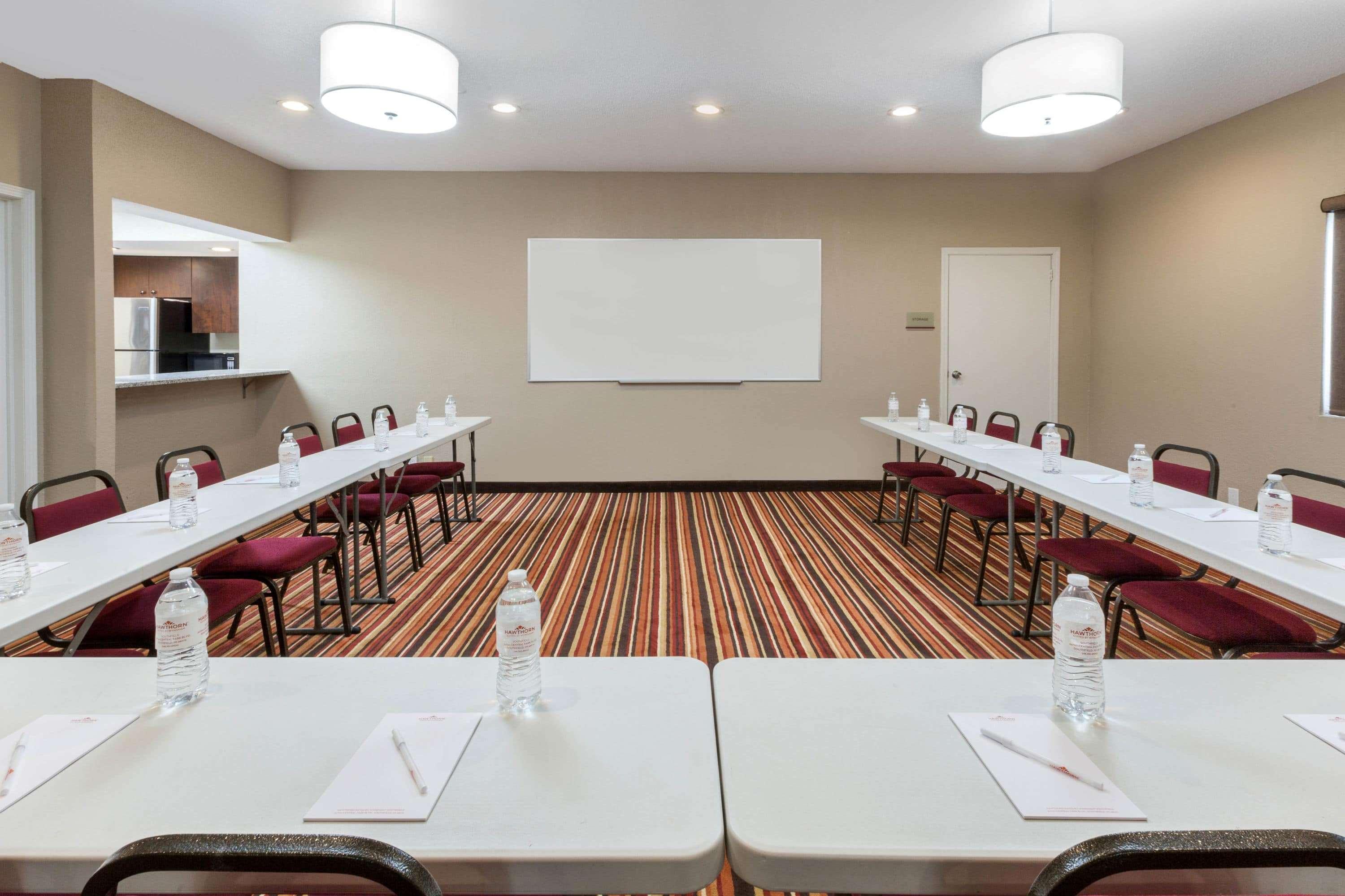 Hawthorn Suites by Wyndham Detroit Southfield 15/19