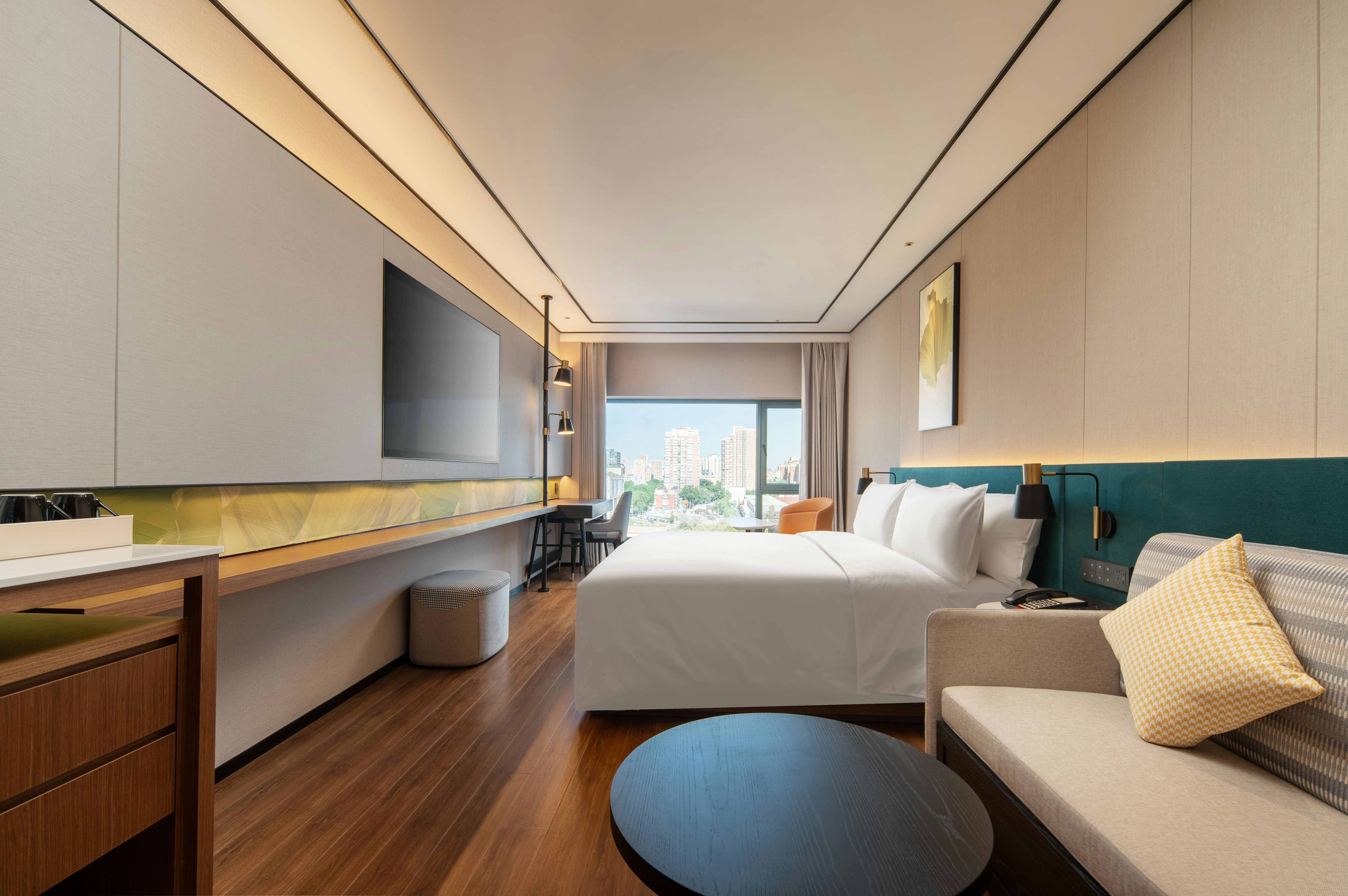 GUEST ROOM, KING BED
