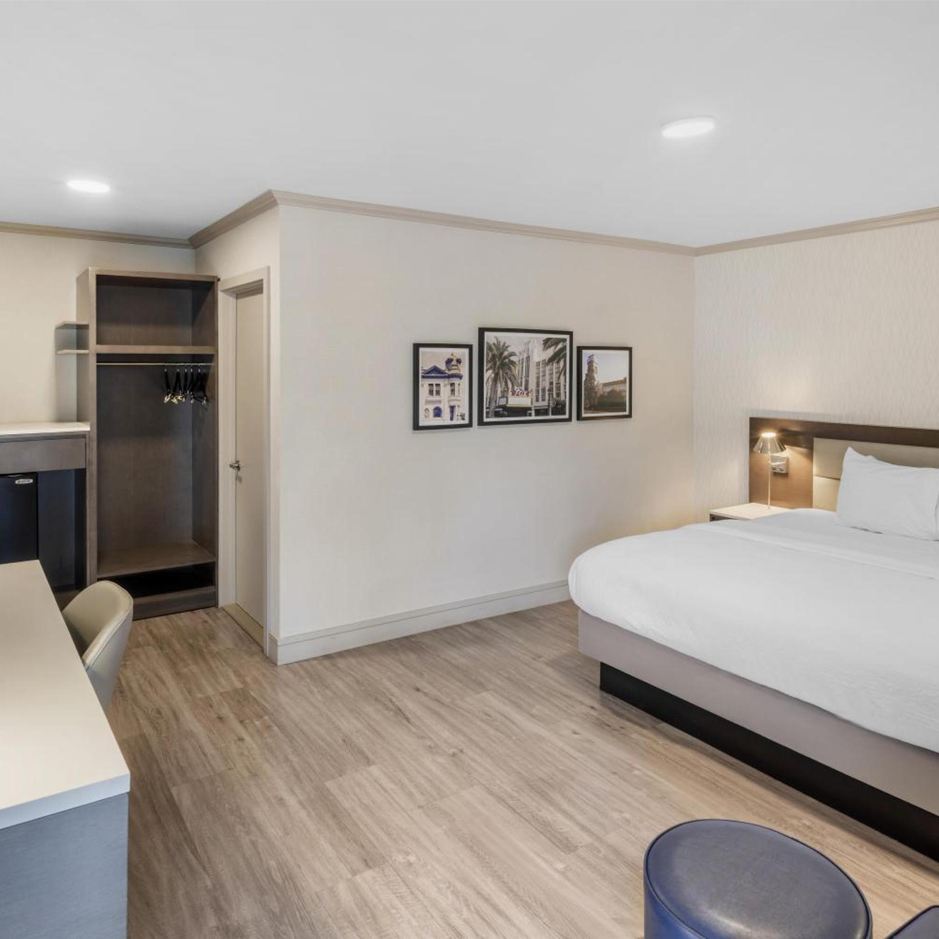 غرفة بسرير كينج بحوض استحمام، Best Western Plus Executive Suites 4/10