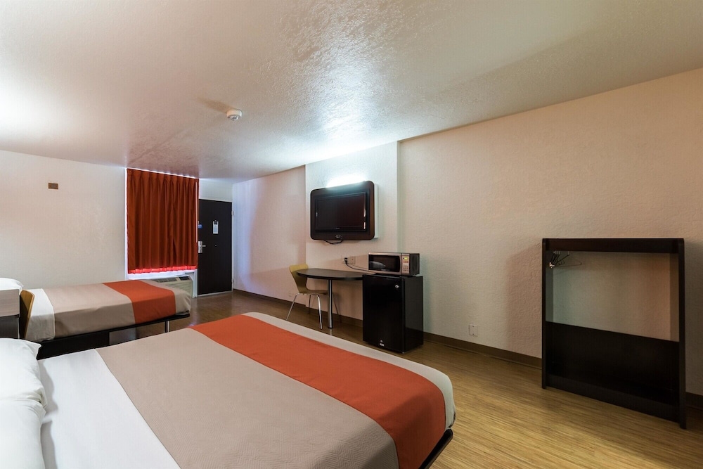 Motel6 Uvalde, TX 14/51